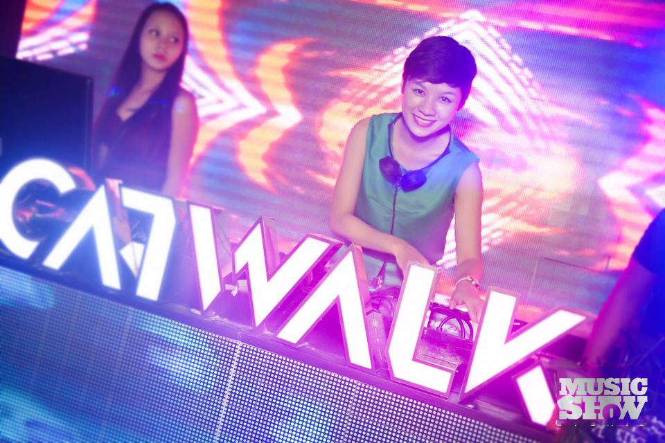 dat ban bar catwalk